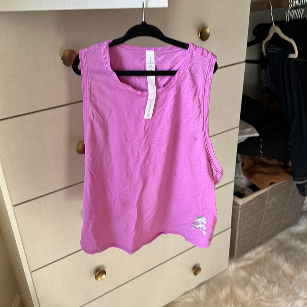 Lululemon pink crop top